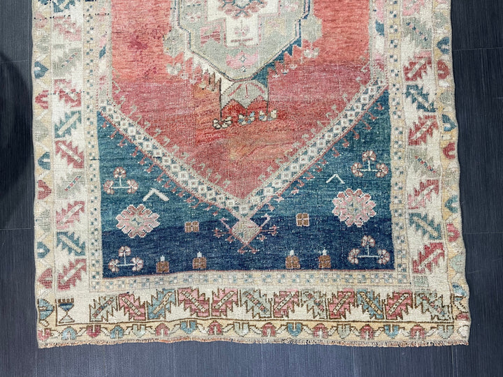 Turkish Oushak Rug 3' 11" x 6' 4" Hand-Knotted pattern