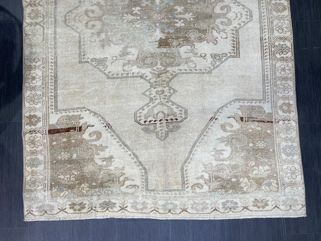 Beige Turkish Oushak Rug 4' 4" x 6' 7" Hand-Knotted close-up