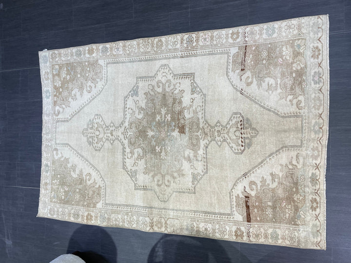 Beige Turkish Oushak Rug 4' 4" x 6' 7" Hand-Knotted pattern