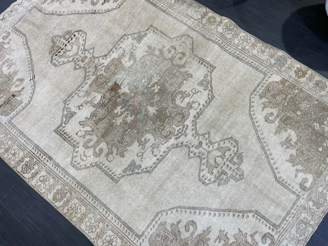 Beige Turkish Oushak Rug 4' 4" x 6' 7" Hand-Knotted texture