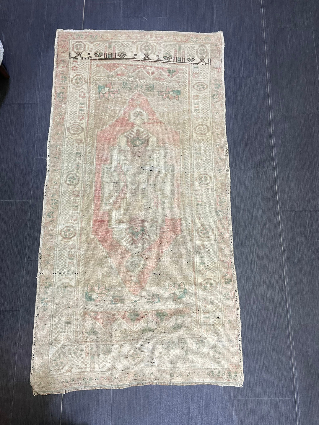 Beige Turkish Oushak Rug 2' 11" x 5' 7" Hand-Knotted texture
