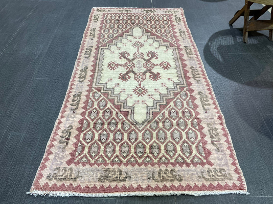 Rust Turkey Runner Rug 2' 6" x 4' 11" Hand-Knotted detail
