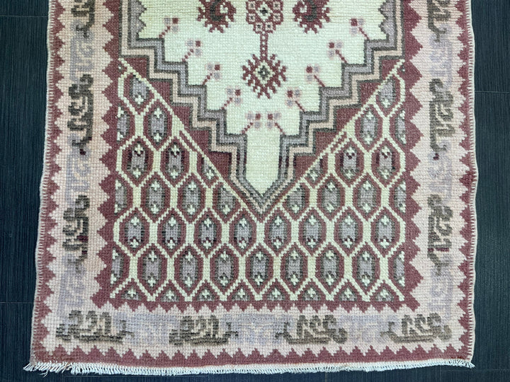 Rust Turkey Runner Rug 2' 6" x 4' 11" Hand-Knotted border