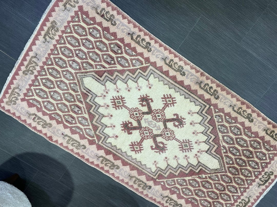 Rust Turkey Runner Rug 2' 6" x 4' 11" Hand-Knotted texture