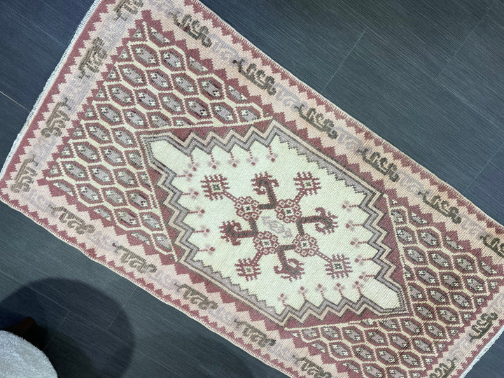 Rust Turkey Runner Rug 2' 6" x 4' 11" Hand-Knotted texture