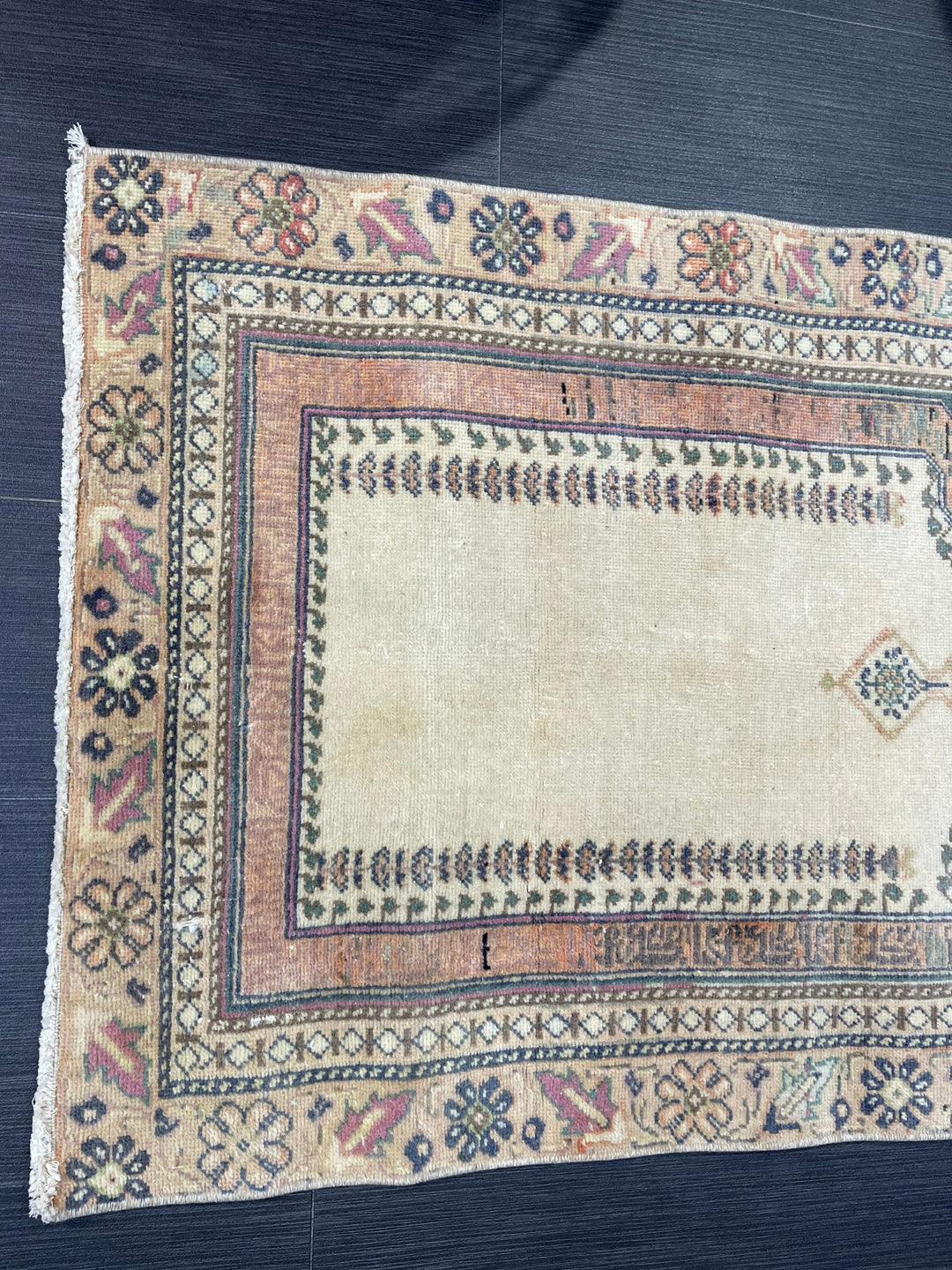 Turkish Oushak Rug 2' 5" x 3' 10" Hand-Knotted pattern