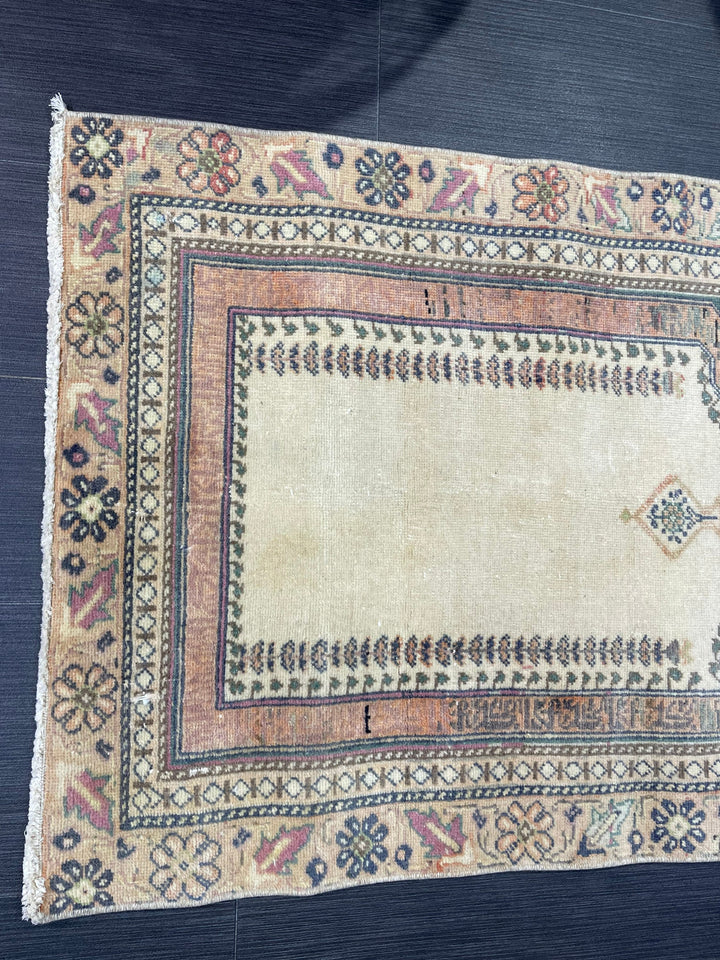 Turkish Oushak Rug 2' 5" x 3' 10" Hand-Knotted pattern