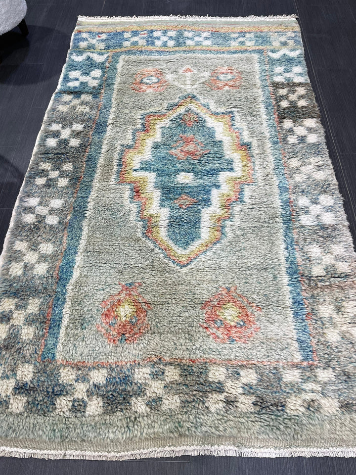 Tan Turkish Vintage Rug 3' 5" x 6' Hand-Knotted texture