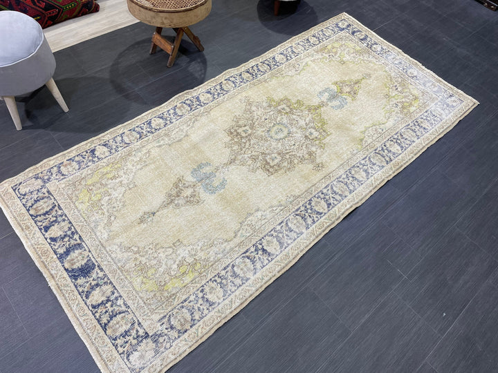 Beige Turkish Oushak Rug 3' 8" x 8' Hand-Knotted pattern