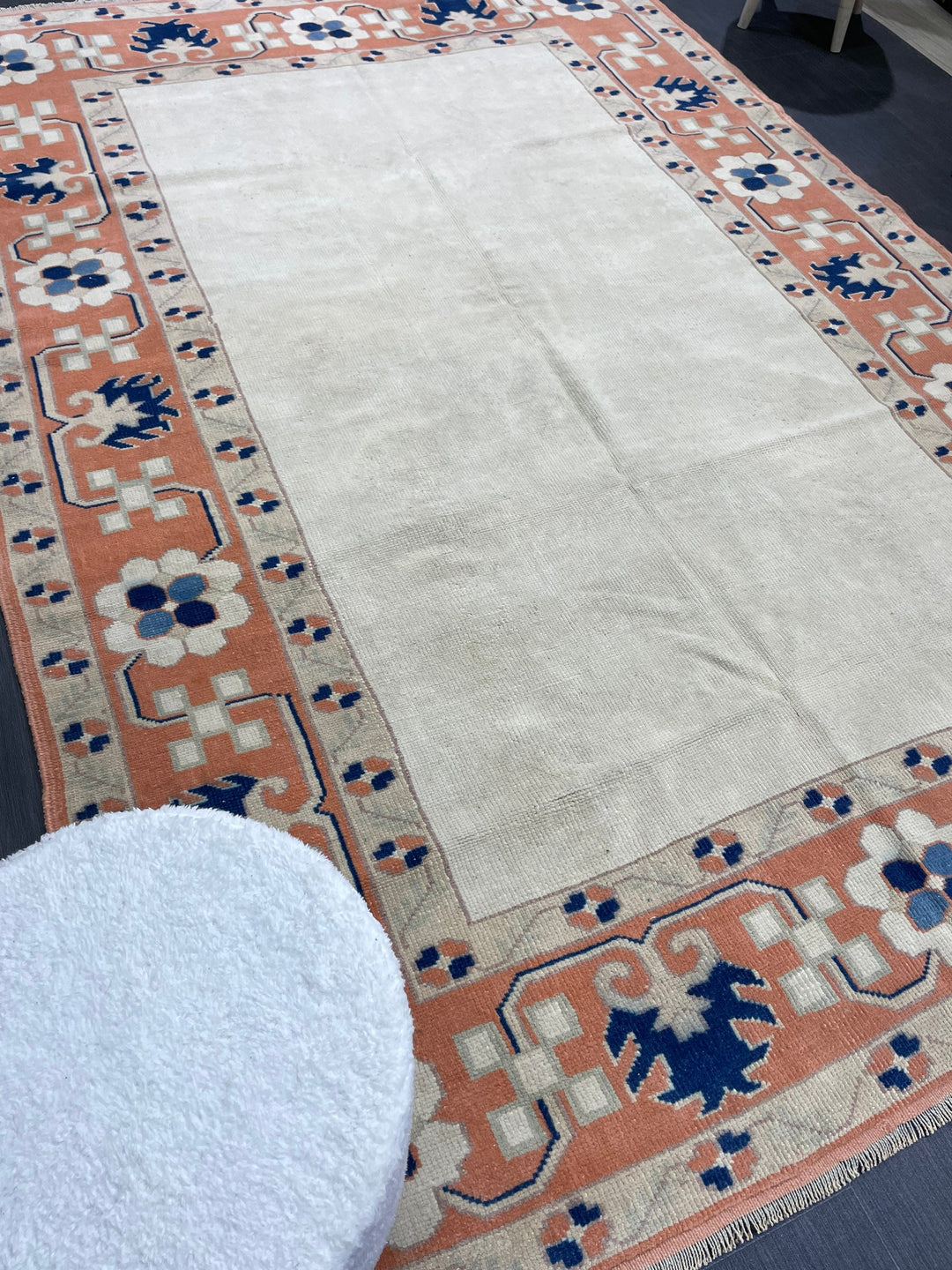 Beige Turkish Oushak Rug 5' 10" x 8' 7" Hand-Knotted detail