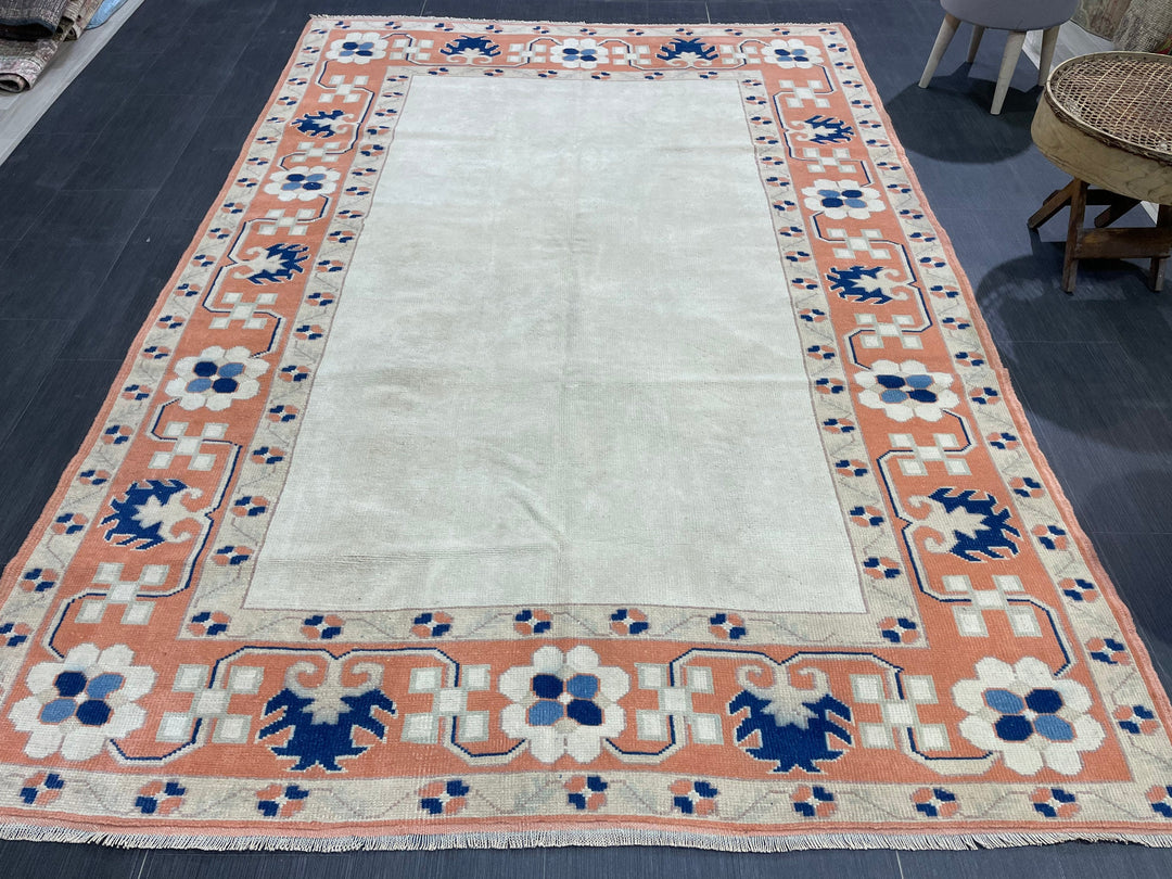 Beige Turkish Oushak Rug 5' 10" x 8' 7" Hand-Knotted texture