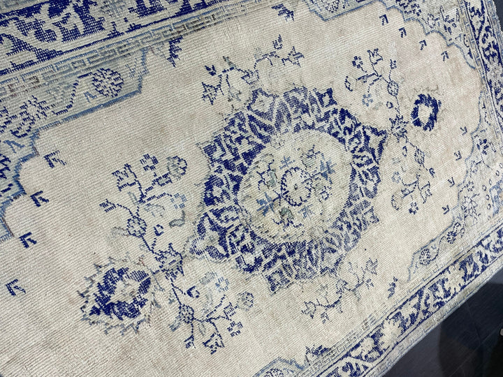 Beige Turkish Oushak Rug 4'6" x 6'8" Hand-Knotted detail