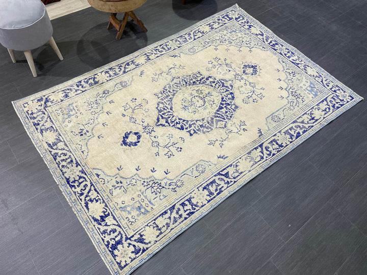 Beige Turkish Oushak Rug 4'6" x 6'8" Hand-Knotted pattern