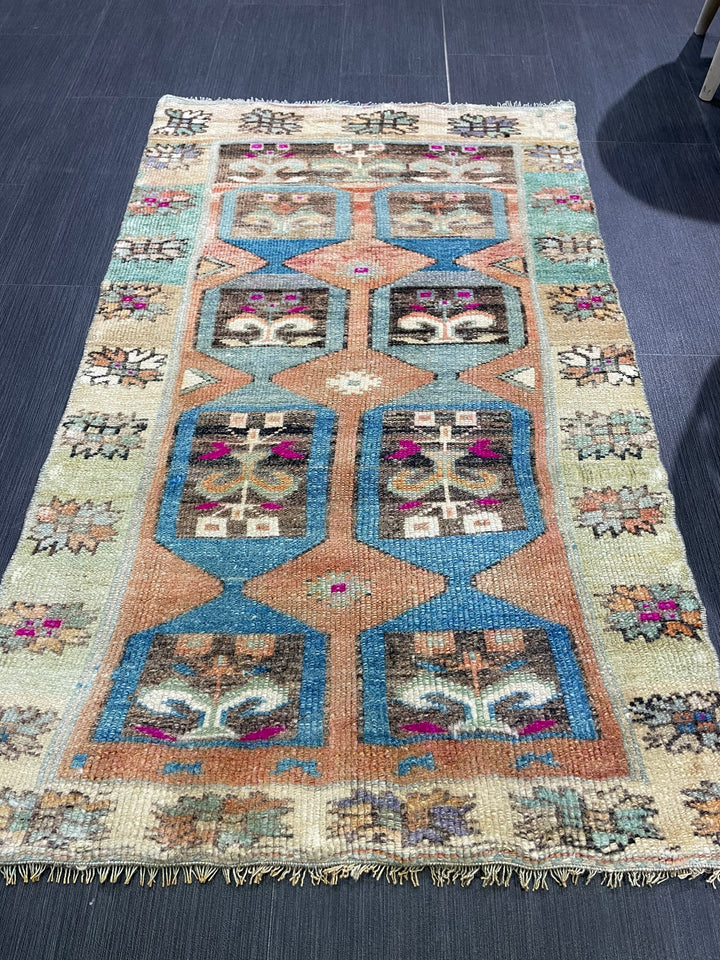 Turkish Oushak Rug 2' 6" x 4' 1" Hand-Knotted field