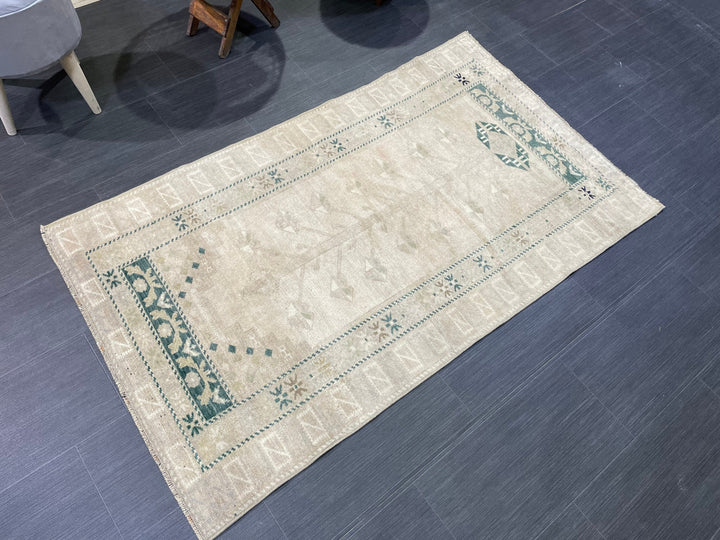 Beige Turkish Oushak Rug 3' 1" x 5' 2" Hand-Knotted detail