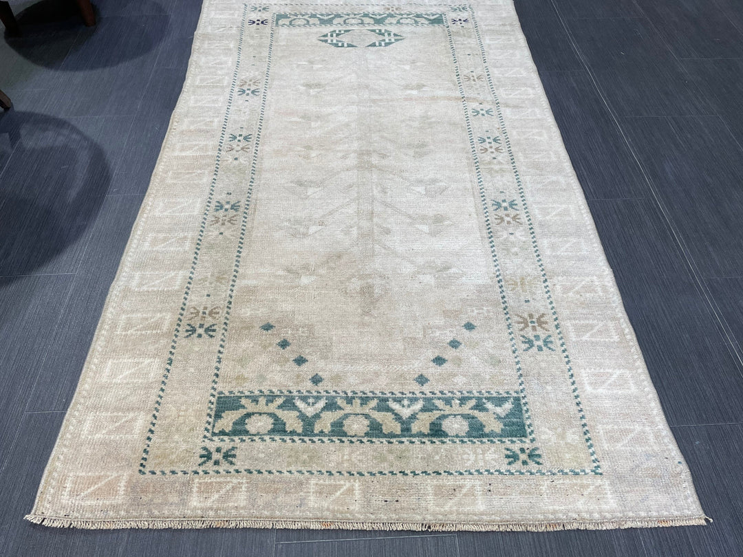 Beige Turkish Oushak Rug 3' 1" x 5' 2" Hand-Knotted pattern