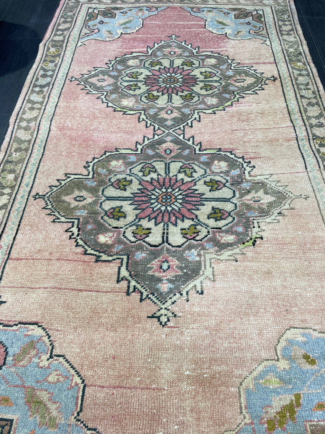 Beige Turkish Oushak Rug 3' 8" x 6' 8" Hand-Knotted pattern