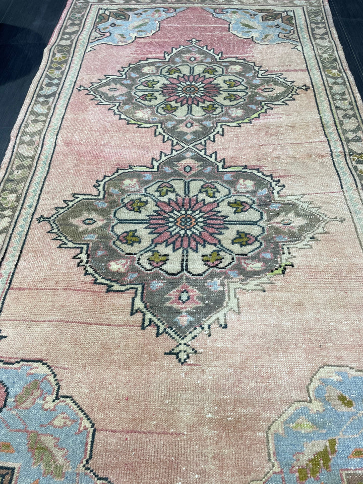 Beige Turkish Oushak Rug 3' 8" x 6' 8" Hand-Knotted pattern