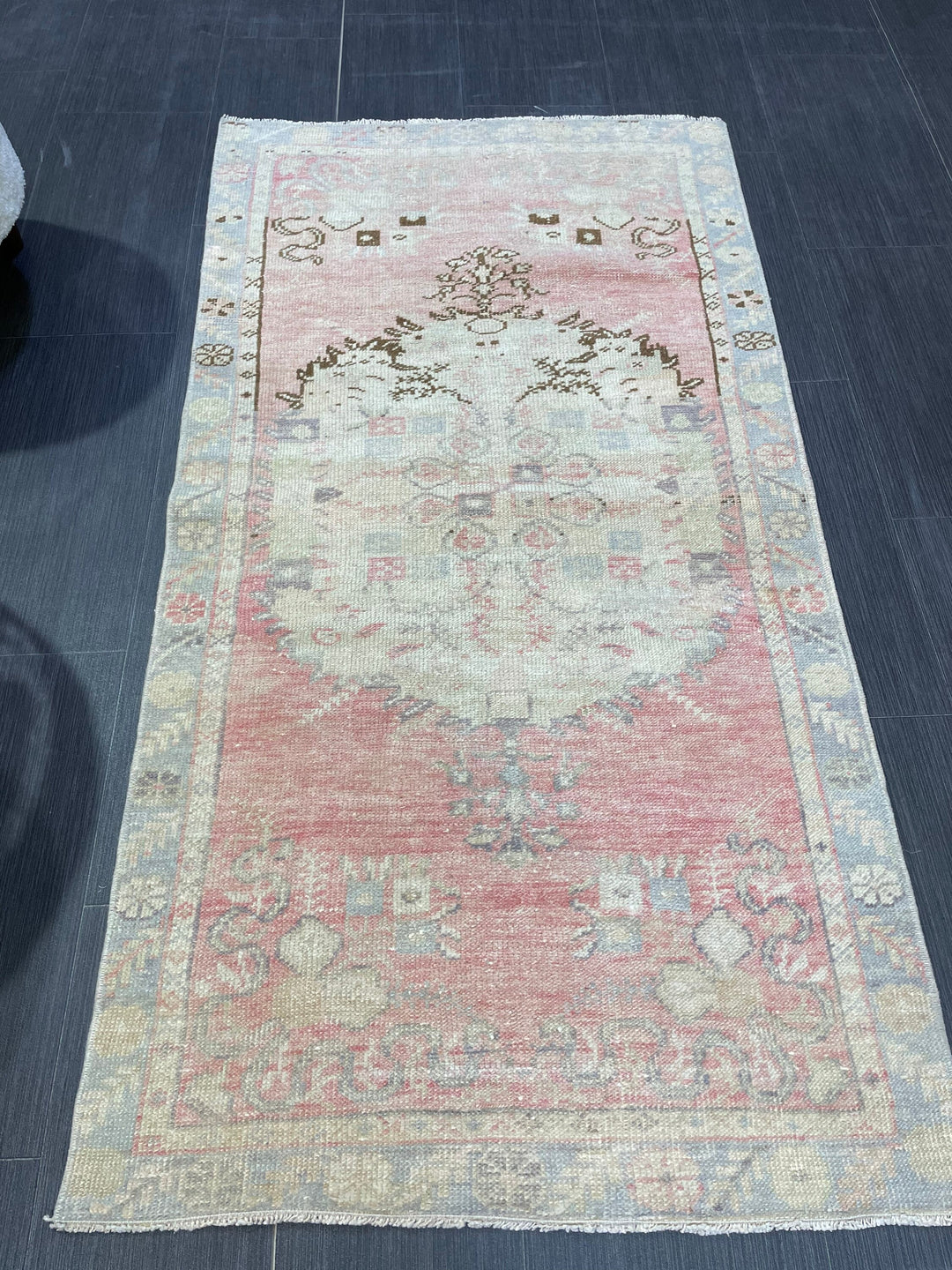 Beige Turkish Oushak Rug 2' 8" x 5' 1" Hand-Knotted detail