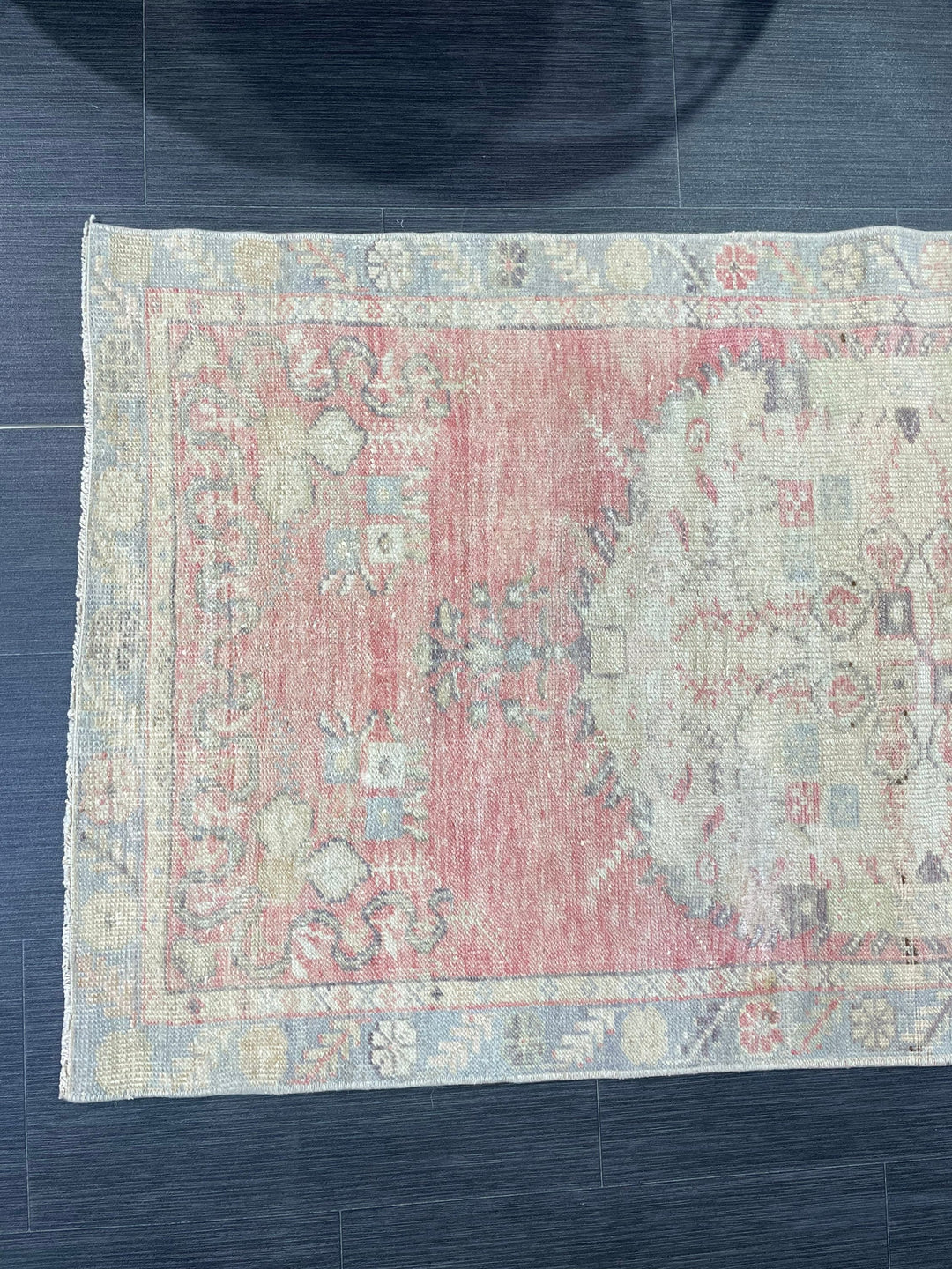 Beige Turkish Oushak Rug 2' 8" x 5' 1" Hand-Knotted close-up