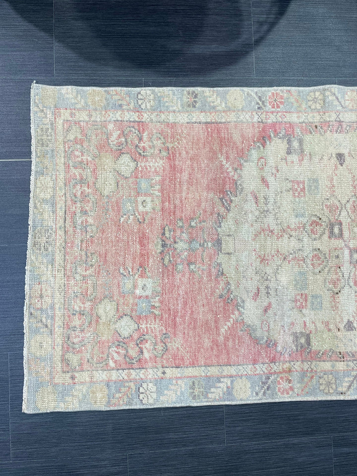 Beige Turkish Oushak Rug 2' 8" x 5' 1" Hand-Knotted close-up
