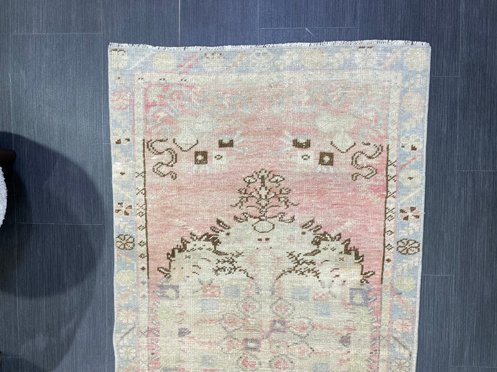 Beige Turkish Oushak Rug 2' 8" x 5' 1" Hand-Knotted pattern