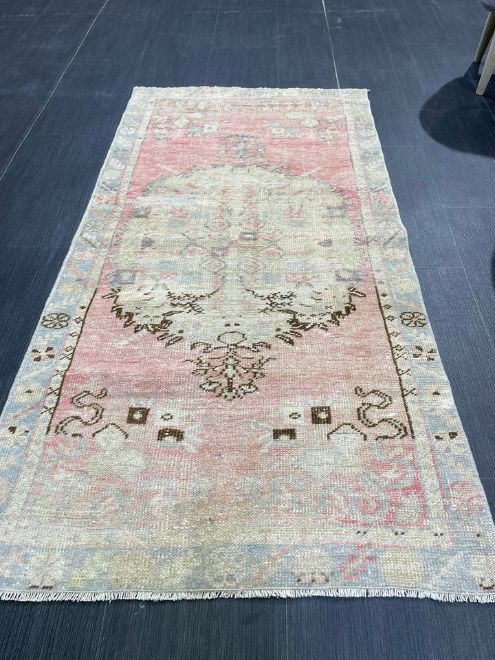 Beige Turkish Oushak Rug 2' 8" x 5' 1" Hand-Knotted border