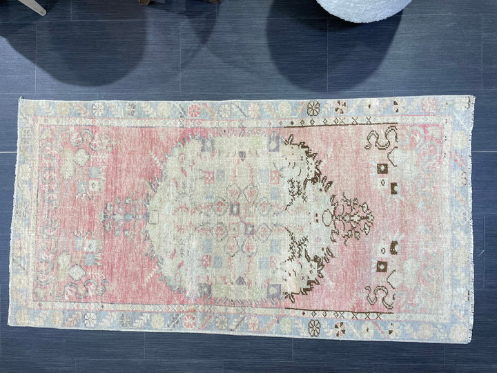 Beige Turkish Oushak Rug 2' 8" x 5' 1" Hand-Knotted field