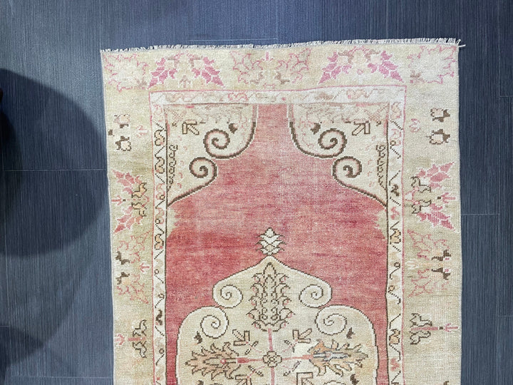 Beige Turkish Oushak Rug 2' 8" x 5' 1" Hand-Knotted pattern