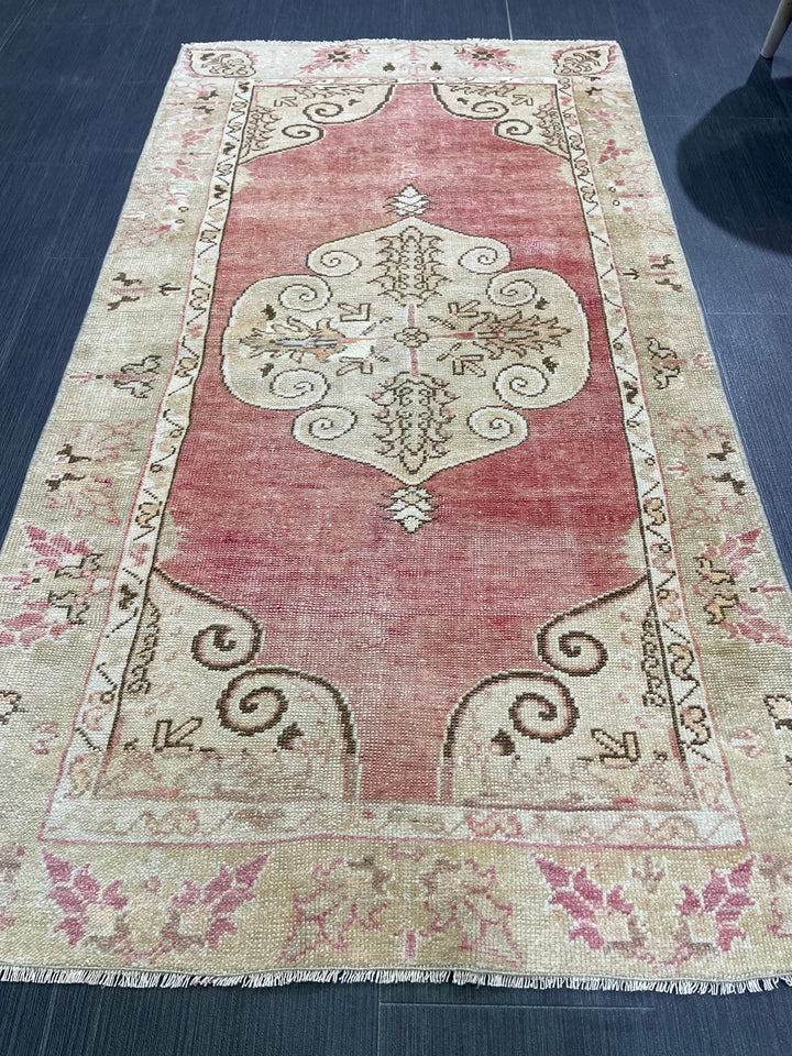 Beige Turkish Oushak Rug 2' 8" x 5' 1" Hand-Knotted field