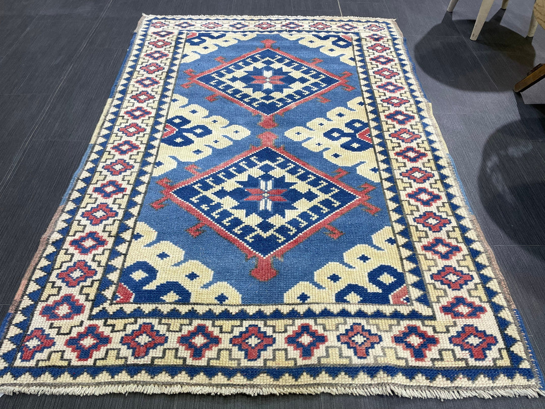 Turkish Oushak Rug 3' 3" x 4' 9" Hand-Knotted texture