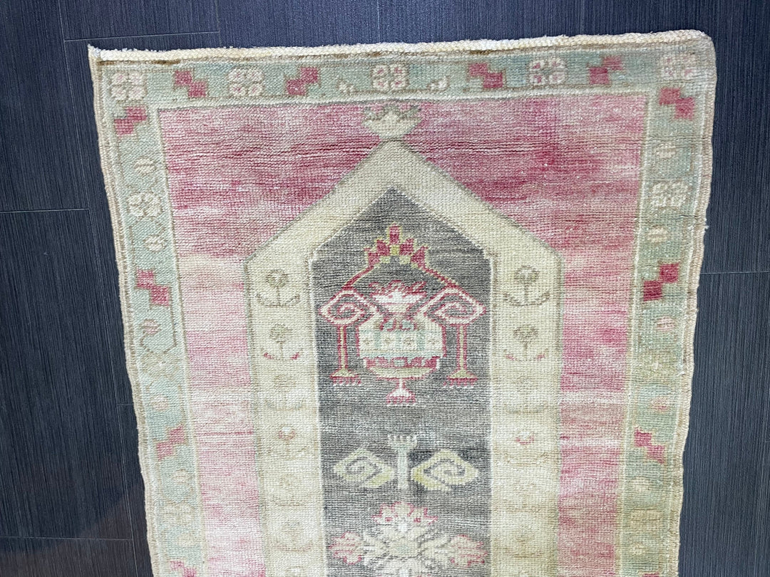 Beige Turkish Runner Rug 2' 7" x 3' 10" Hand-Knotted texture
