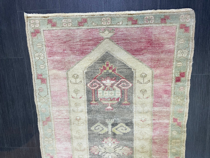 Beige Turkish Runner Rug 2' 7" x 3' 10" Hand-Knotted texture