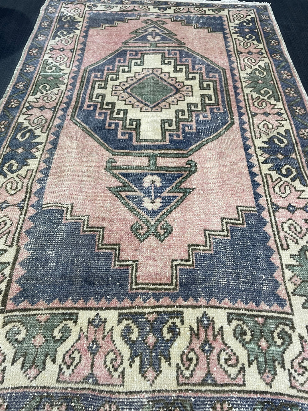 Turkish Oushak Rug 3' 2" x 5' 1" Hand-Knotted close-up