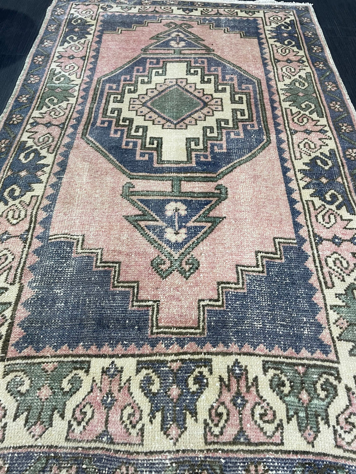 Turkish Oushak Rug 3' 2" x 5' 1" Hand-Knotted close-up