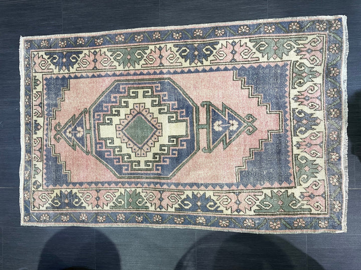 Turkish Oushak Rug 3' 2" x 5' 1" Hand-Knotted border