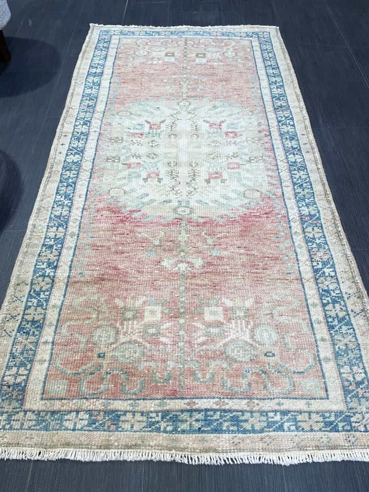 Turkish Runner Rug 2' 9" x 5' 5" Hand-Knotted detail
