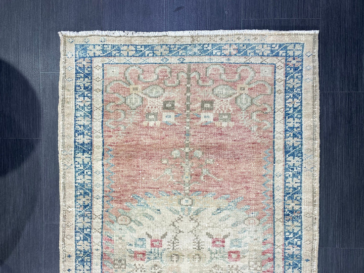 Turkish Runner Rug 2' 9" x 5' 5" Hand-Knotted texture