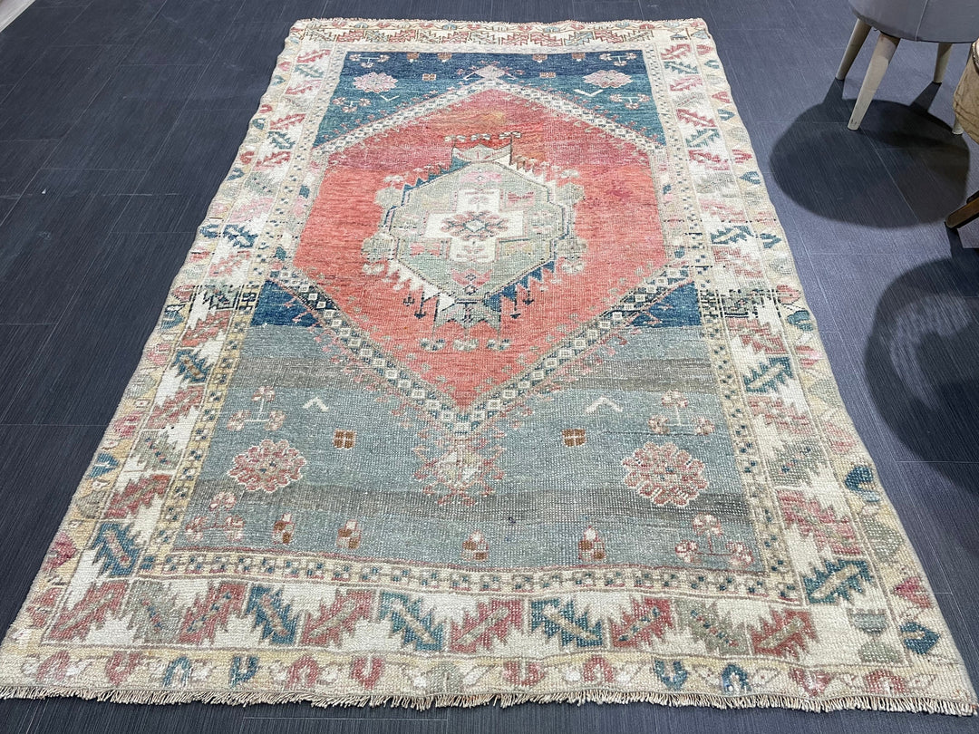 Turkish Oushak Rug 3' 11" x 6' 4" Hand-Knotted close-up