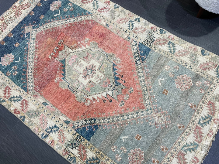 Turkish Oushak Rug 3' 11" x 6' 4" Hand-Knotted border