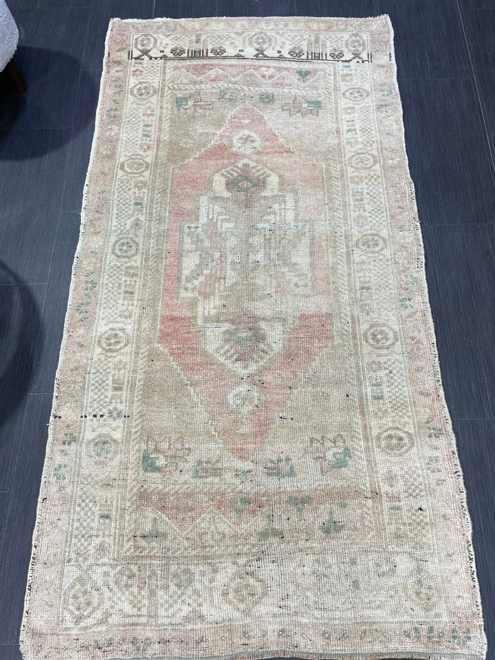 Beige Turkish Oushak Rug 2' 11" x 5' 7" Hand-Knotted detail