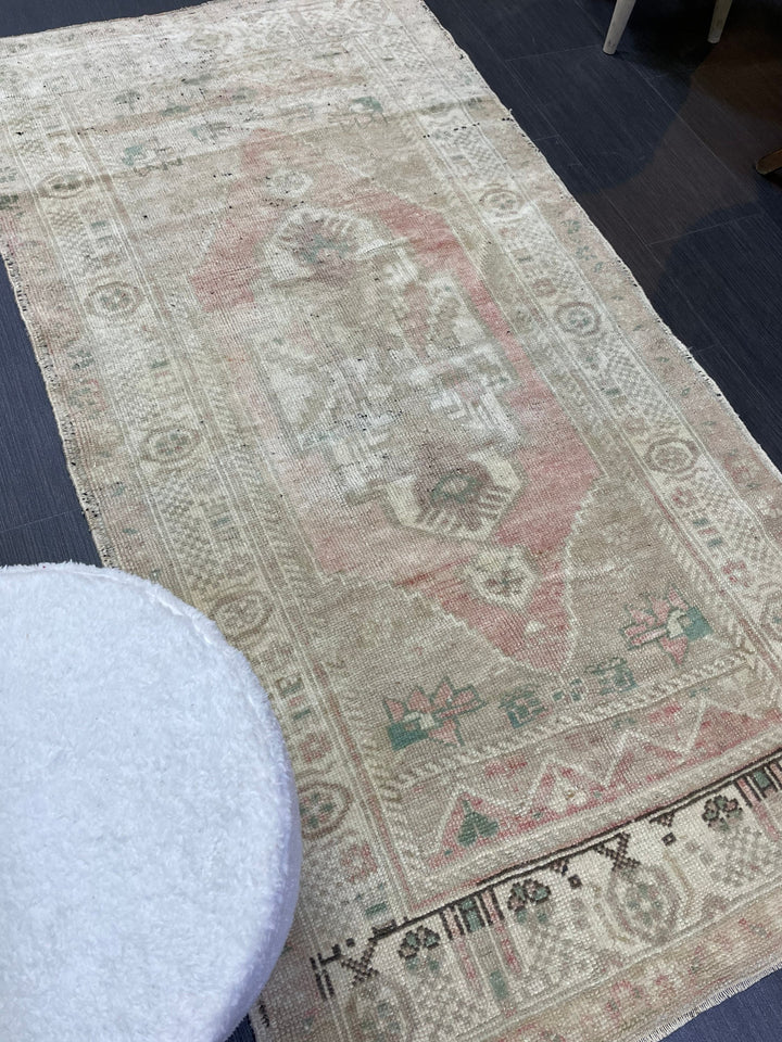 Beige Turkish Oushak Rug 2' 11" x 5' 7" Hand-Knotted field