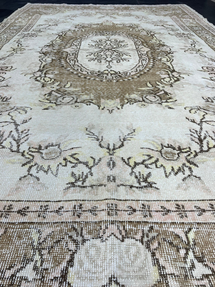 Beige Turkish Oushak Rug 5' 11" x 10' 1" Hand-Knotted | No. WR33470