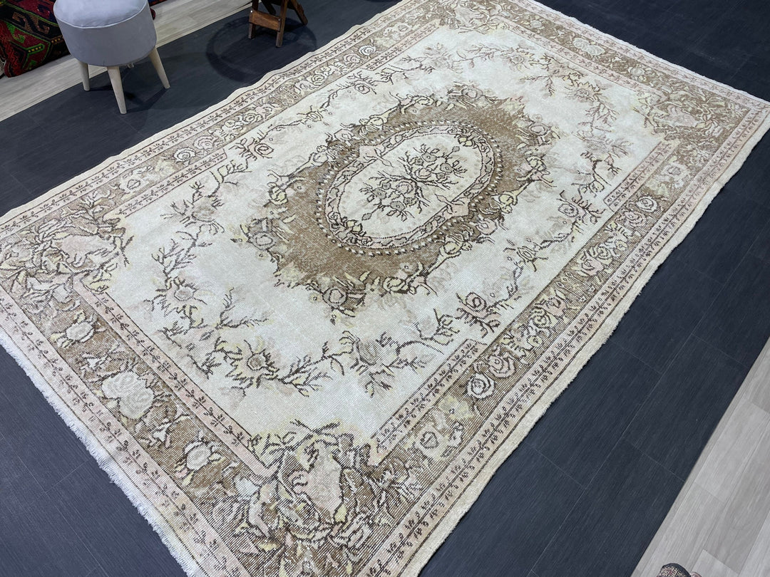 Beige Turkish Oushak Rug 5' 11" x 10' 1" Hand-Knotted | No. WR33470