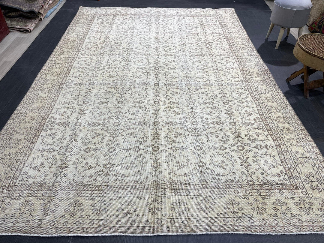 Turkish Runner Rug 6' 10" x 10' 1" Hand-Knotted pattern