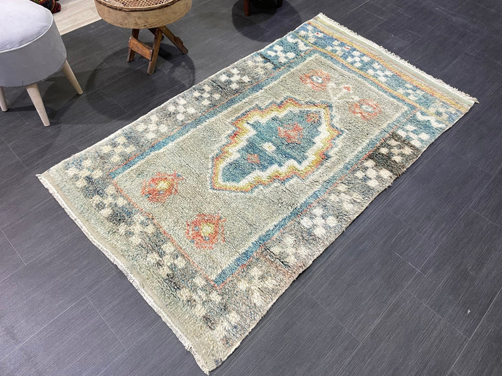 Tan Turkish Vintage Rug 3' 5" x 6' Hand-Knotted close-up