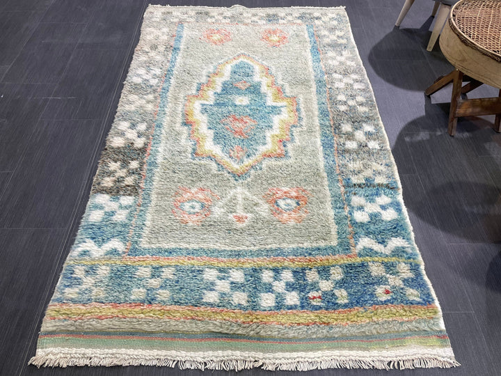 Tan Turkish Vintage Rug 3' 5" x 6' Hand-Knotted pattern