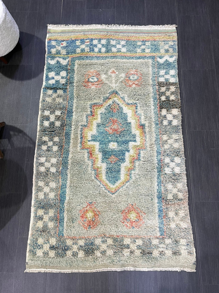 Tan Turkish Vintage Rug 3' 5" x 6' Hand-Knotted border