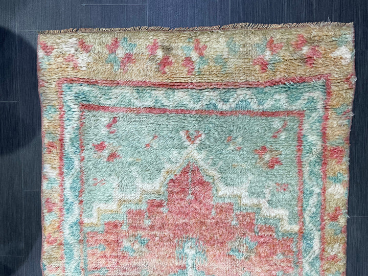 Tan Turkish Vintage Rug 3' 1" x 5' 1" Hand-Knotted texture