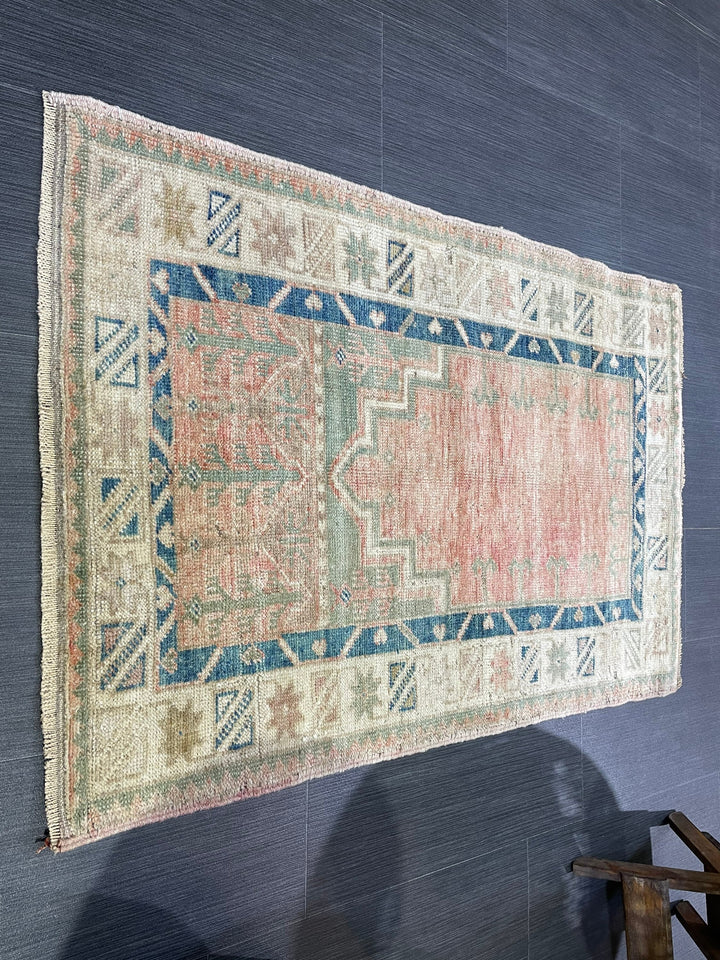 Beige Turkish Oushak Rug 2' 6" x 3' 7" Hand-Knotted detail